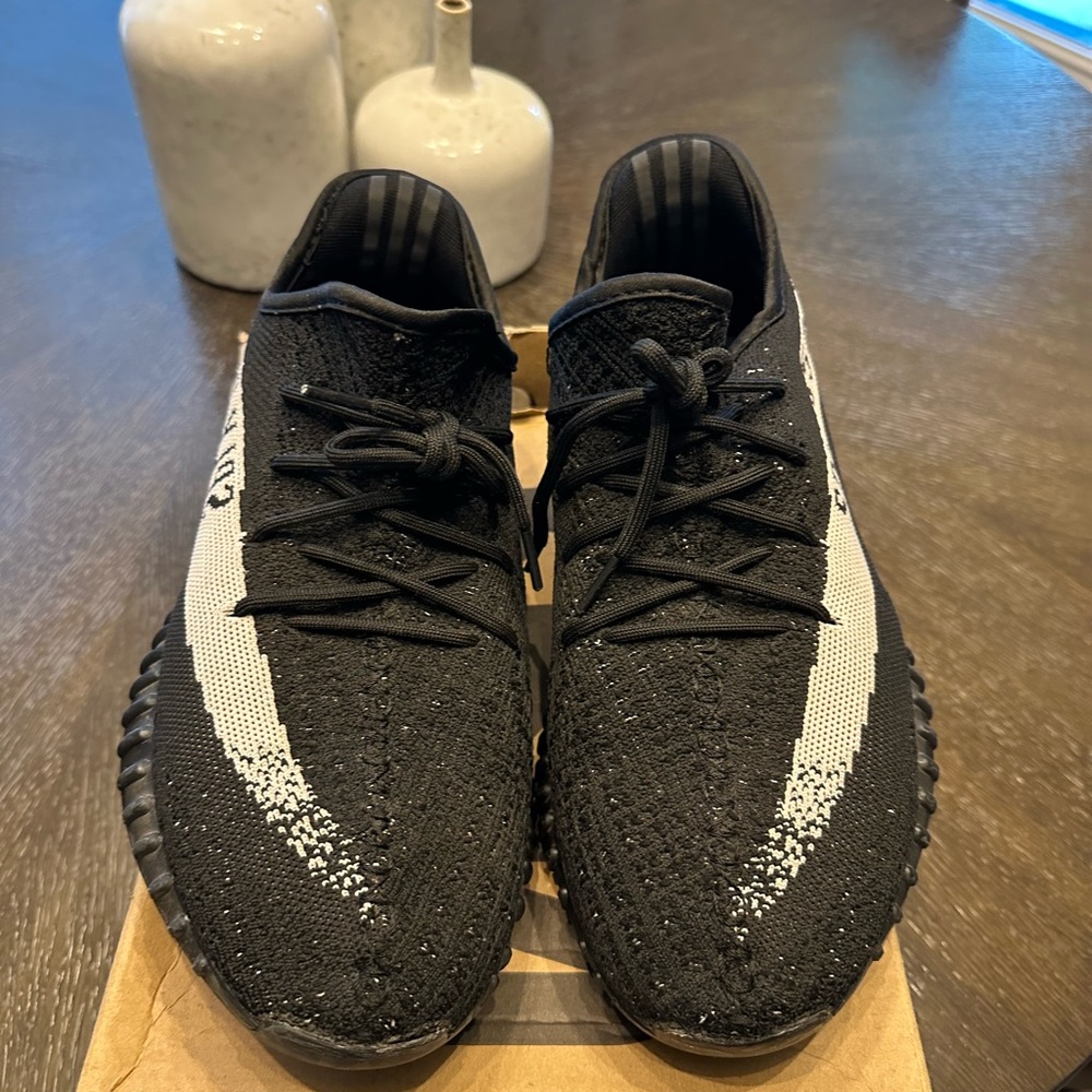 Used Yeezy 350 v2 oreo
